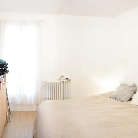 Center - 2 Bedrooms Париж