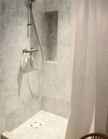 Center - 2 Bedrooms Париж