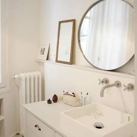 Apartment Center - 2 Bedrooms Paris